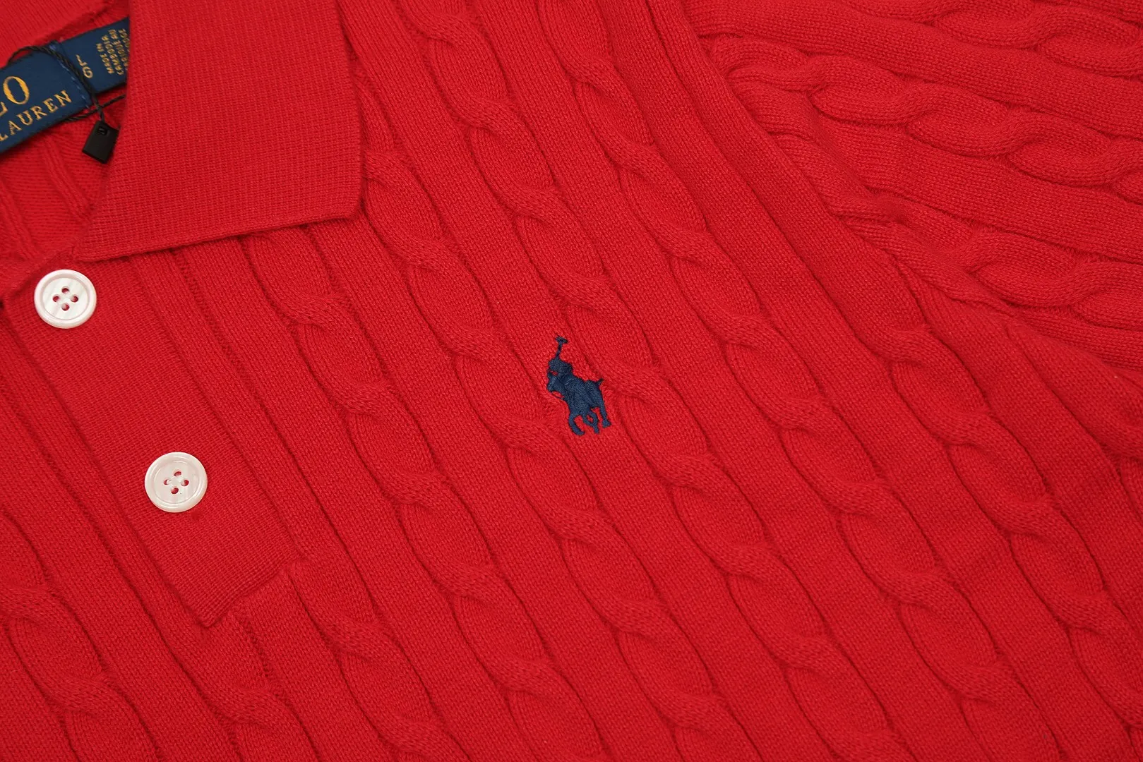🅿️176 "Top quality" Style number: DS022# (not off the shelves all year round) [Ralph Lauren POLO lapel solid color pony embroidered logo knitted short sleeves] ✅Ralph Lauren Ralph Lauren classic basic versatile all-season cardigan knitted short sleeves ✅Main supplier platform live broadcast Wholesale entities Replenish when out of stock Not off the shelves ✅ZP quality 1:1 version Scan the code to enter the GF website Counter quality ✅Details and quality are the only one in Guangzhou. Imported quality cotton yarn focuses on high-end and cost-effective. Needless to say good quality. ✅The version is restored to the original order. The maximum size can be worn up to 160 pounds. Loose, comfortable and stress-free.